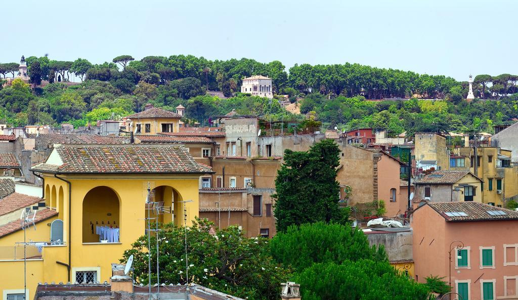 Finestra Su Trastevere - Rome